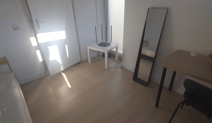 Gemeubileerde kamer met tuin en werkplek