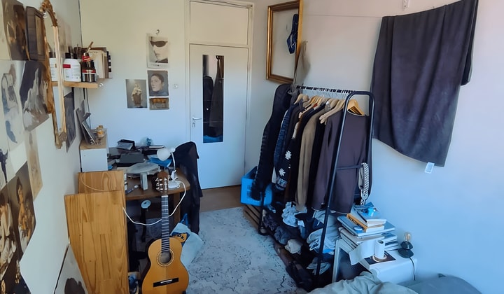 Gemeubileerde kamer met balkon en wasmachine