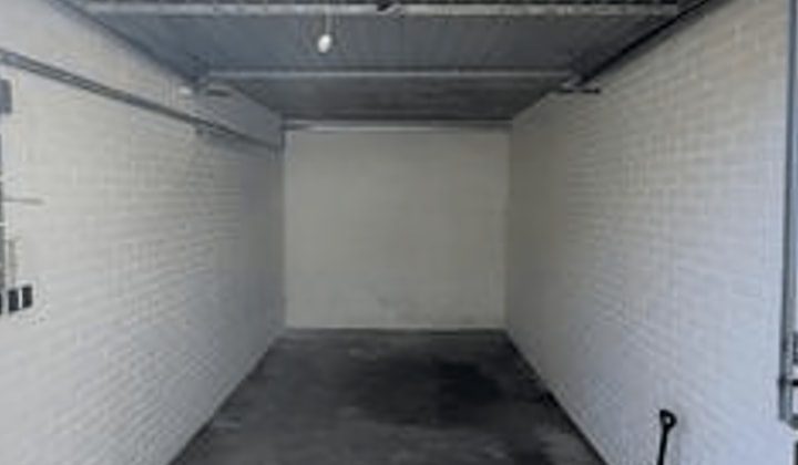Garagebox met elektrische deur en veilige parkeerplek