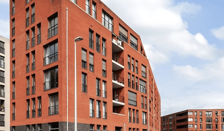 Gemeubileerd appartement met balkon en parkeerplaats