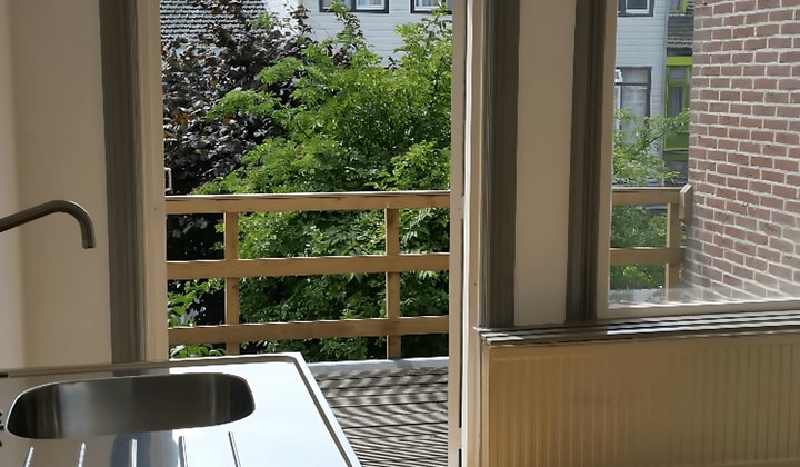 Gestoffeerde kamer met balkon en wasmachine inclusief internet