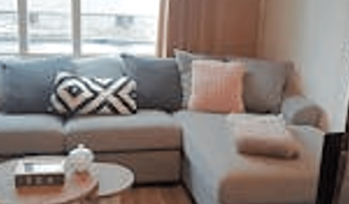 Appartement met tuin en privéparkeerplaats, gemeubileerd en gestoffeerd