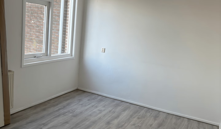 Kaal kamer met tuin en wifi, alleen mannen, inclusief vaste lasten