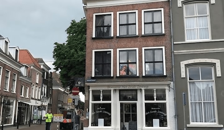 Kamer | 315m² | €731,-