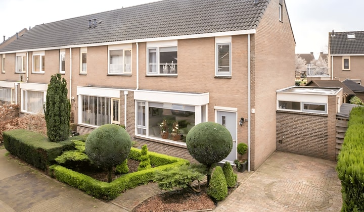 Huis | 100m² | €1676,-