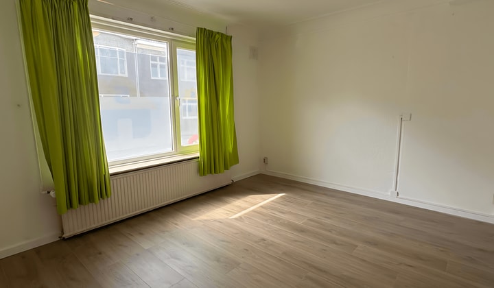Studentenkamer met gemeenschappelijke tuin, gestoffeerd