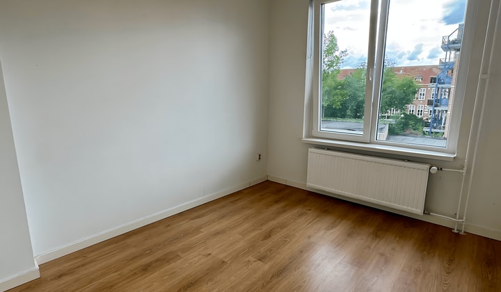 Gestoffeerde kamer met wasmachine en wifi