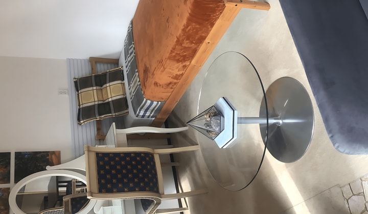 Gemeubileerde studio met balkon en werkplek