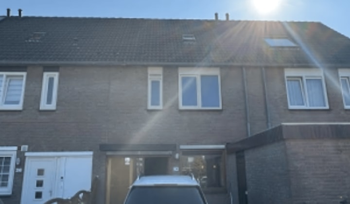 Gemeubileerde eengezinswoning met tuin en wasmachine