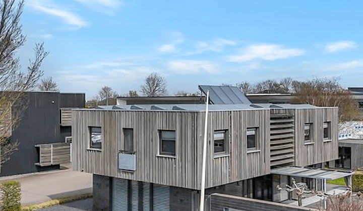 Kamer | 205m² | €2100,-