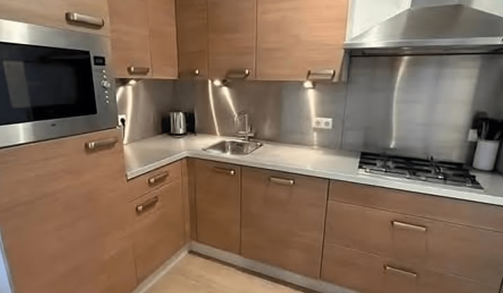 Kamer met volledig uitgeruste keuken en internet inbegrepen