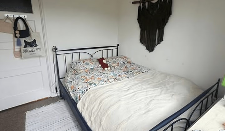 Gemeubileerde kamer met balkon in tijdelijk verhuur