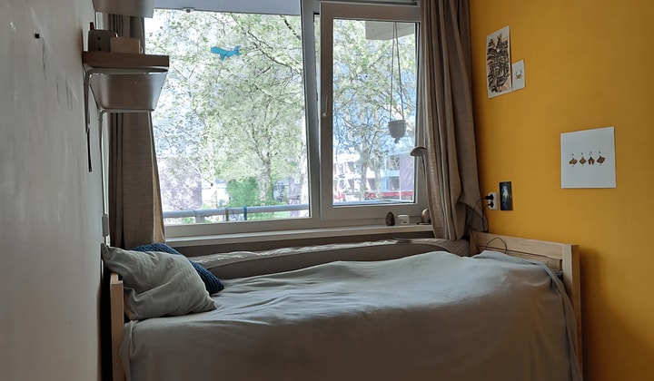 Gemeubileerde kamer met balkon en all-in prijs
