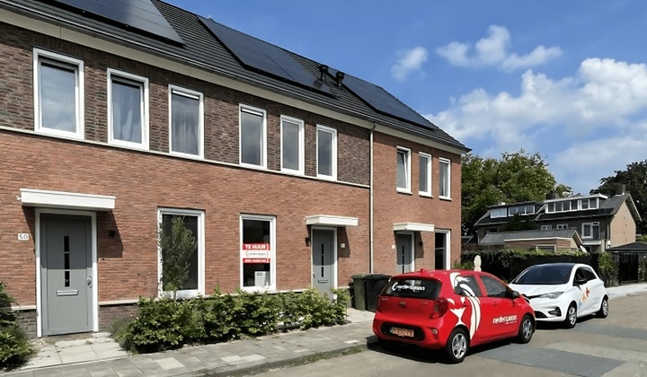 Tussenwoning met tuin en parkeergelegenheid