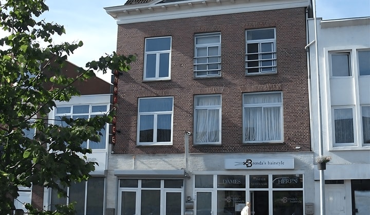 Gestoffeerd appartement met inloopdouche en wasmachineaansluiting