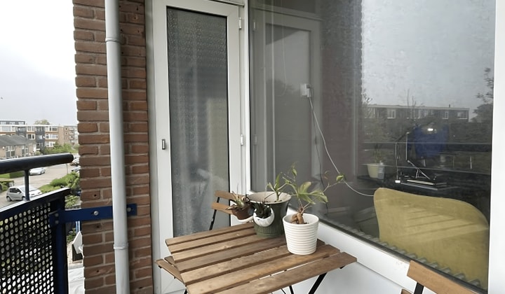 Appartement met Balkon en Wasmachineaansluiting, Langdurig te Huur