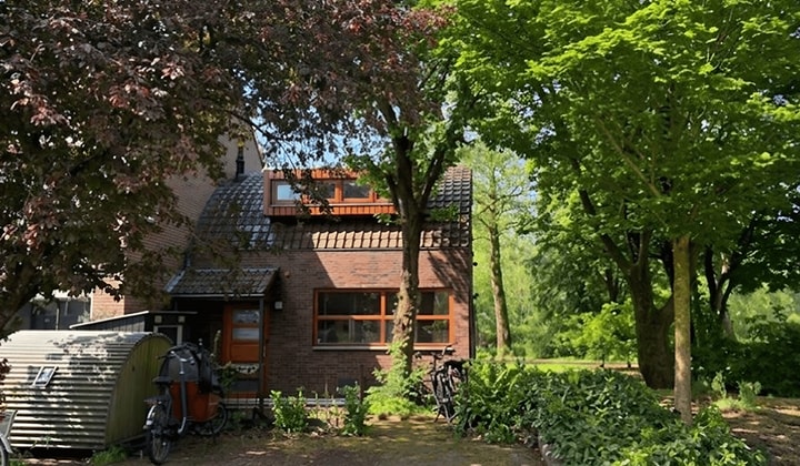 Gemeubileerde hoekwoning met parkeervergunning