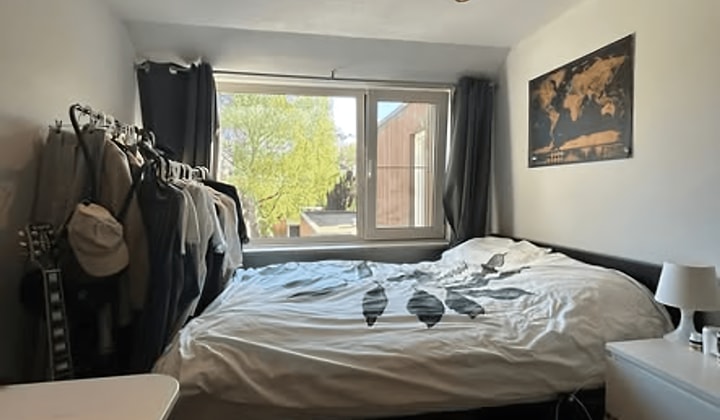 Kamer met eigen wasbak en gedeelde tuin