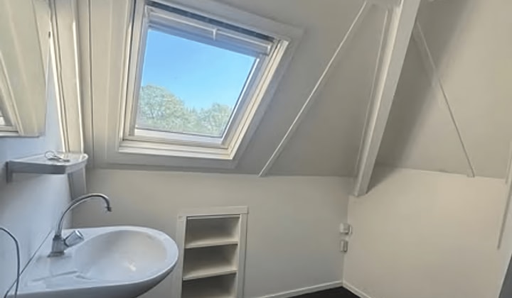 Studentenkamer met balkon en tuin