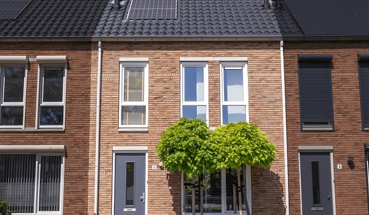 Tussenwoning met 2 slaapkamers en gemeubileerde tuin