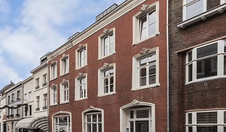 Appartement met privé terras en wasmachine aansluiting