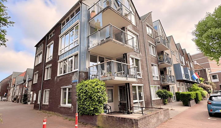 Gemeubileerd appartement met balkon en parkeerplaats