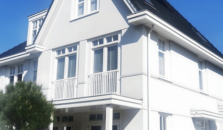 Gemeubileerde halfvrijstaande villa met tuin en luxe badkamer