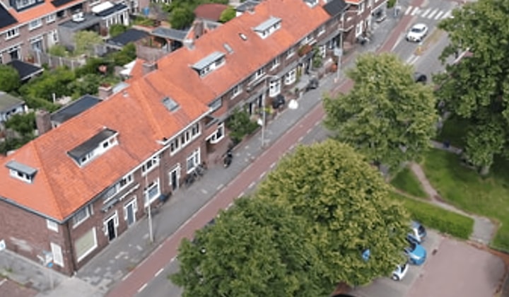 Gestoffeerde studentenkamer met tuin en nieuwe keuken