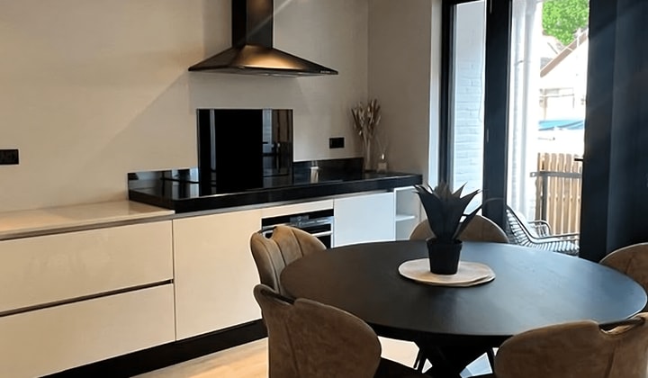 Gemeubileerd appartement met balkon en parkeervergunning