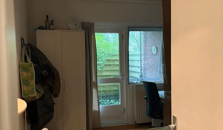 Kamer te huur met eenvoudige voorzieningen