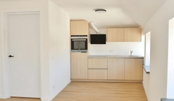 Gemeubileerd appartement met inloopdouche en airco