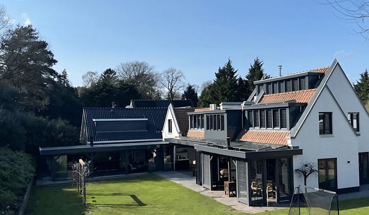 Vrijstaande villa met tuin en gemeubileerd