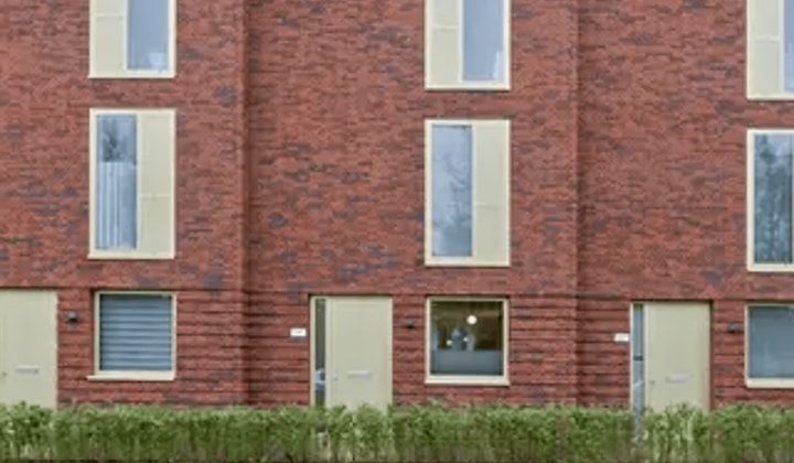 Ruime eengezinswoning met tuin en parkeerplaats