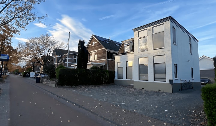 Gestoffeerde kamer met eigen keuken en gedeelde voorzieningen