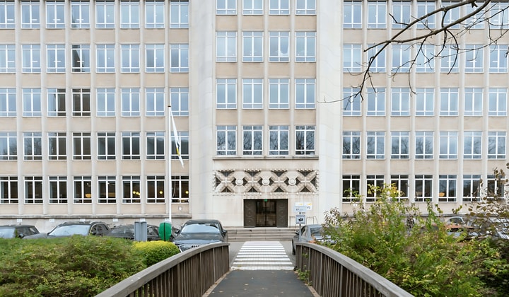 Kantoorruimte in monumentaal pand met parkeermogelijkheid