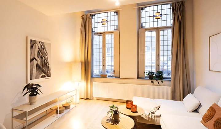 Gemeubileerd appartement met 2 slaapkamers en parkeergelegenheid