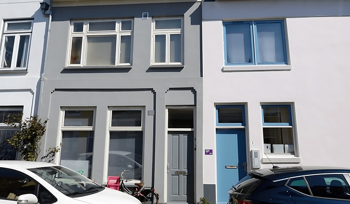 Studio met eigen douche en keukentje, inclusief werkplek