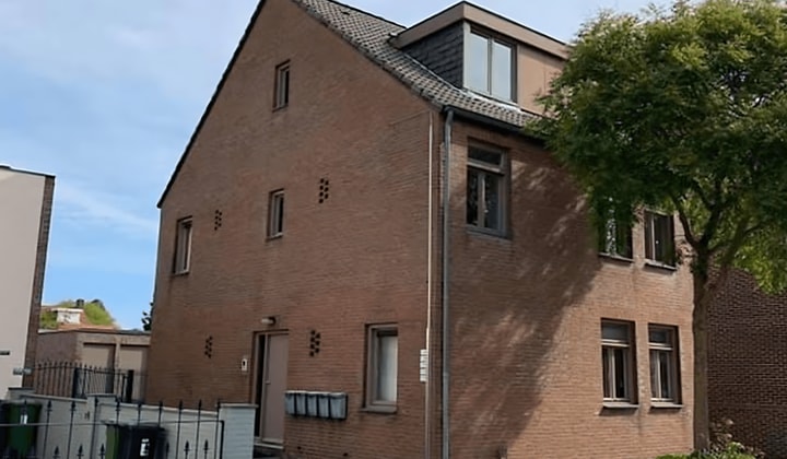 Kamer | m² | €930,-