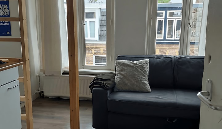 Gestoffeerde studio met eigen voorzieningen en wifi