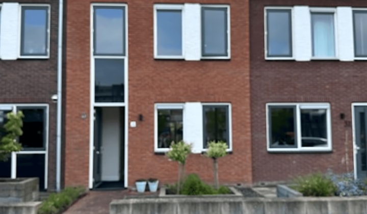 Huis | 123m² | €1975,-