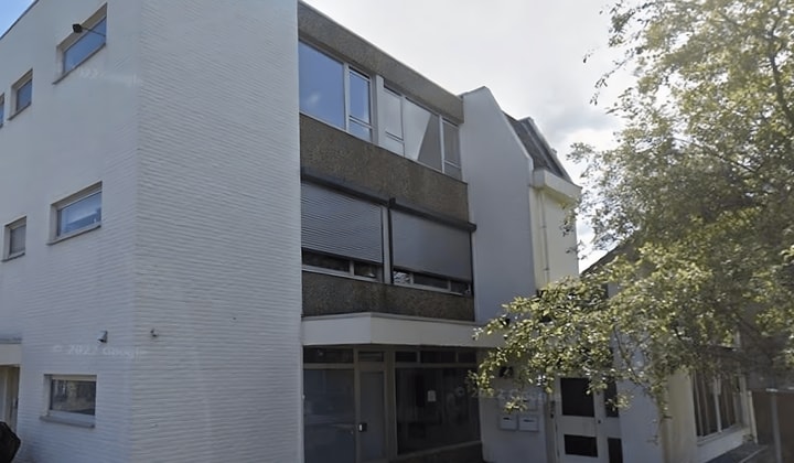Gestoffeerd appartement met 2 slaapkamers en aparte garage