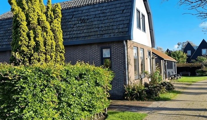 Kamer | 215m² | €1750,-