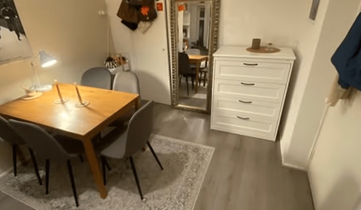 Gemeubileerde kamer met gedeelde voorzieningen voor vrouwen