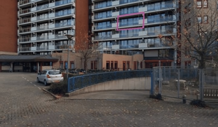 Appartement met balkon en parkeerplaats nabij centrum, geschikt voor 1 slaapkamer
