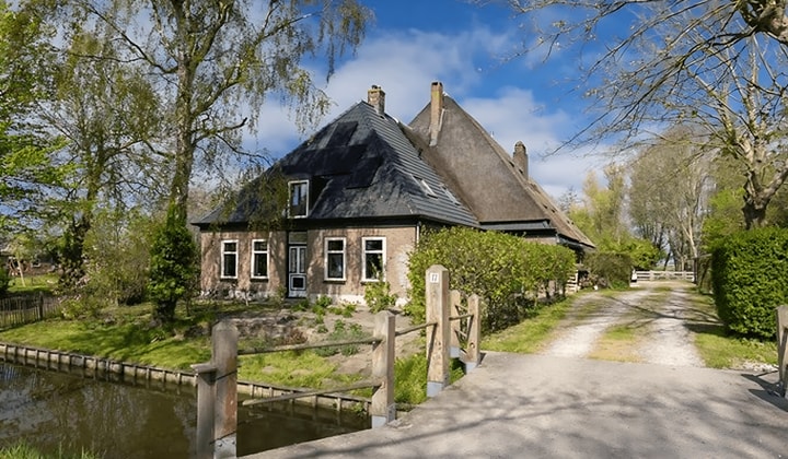 Huis | 250m² | €2350,-