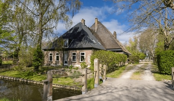 Huis | 250m² | €2350,-