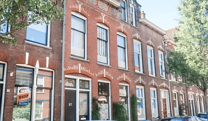 Gemeubileerd appartement met balkon en parkeerplek