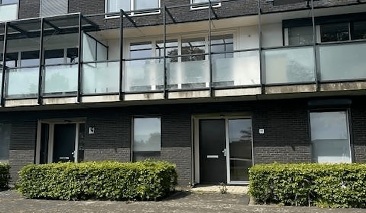 Ruime eengezinswoning met tuin en parkeerplaats