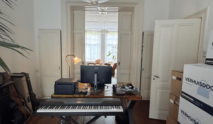Benedenwoning met tuin en gemeubileerd interieur