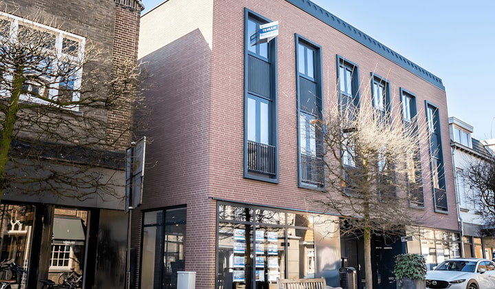Gemeubileerd appartement met inloopdouche in het centrum